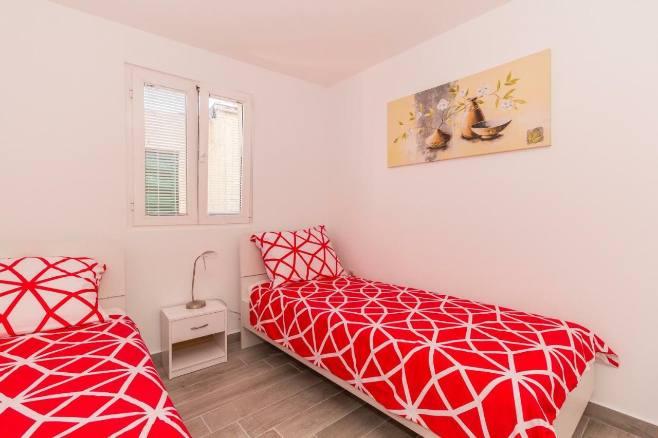App Joly In Center Old Town Lägenhet Biograd Na Moru Exteriör bild
